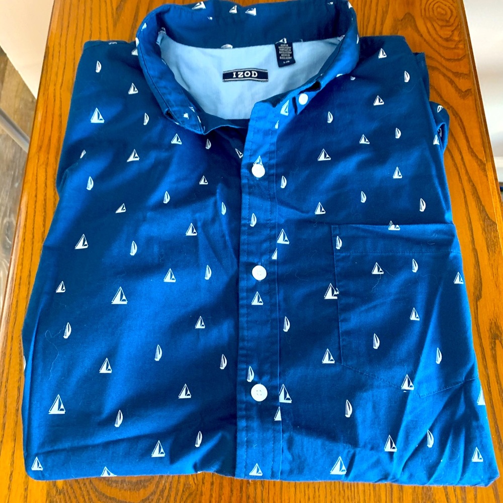 Men’s IZOD Short Sleeve Button Up - Size LARGE